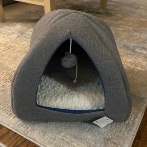 Cat igloo hooded bed by harmony